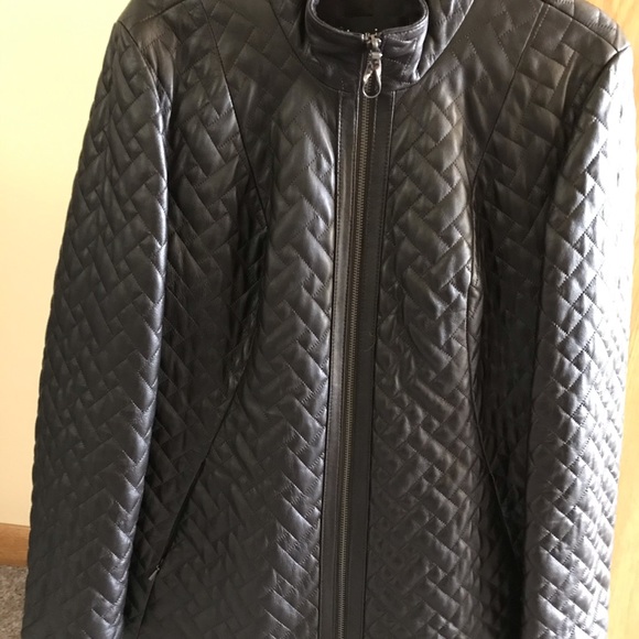 Stylish women’s leather jacket - Picture 2 of 5